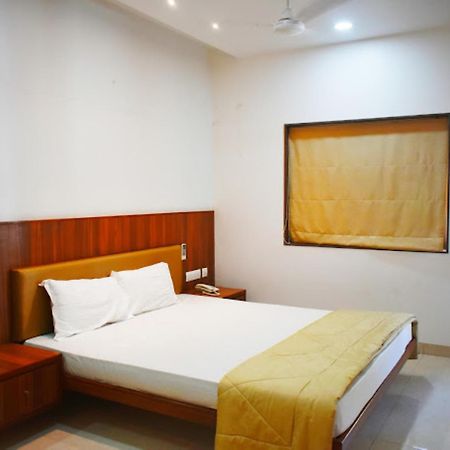 Hotel Anjali Palace بهوي المظهر الخارجي الصورة